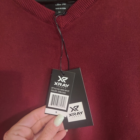 Gorgeous NWT Men's Sweater - Picture 3 of 3